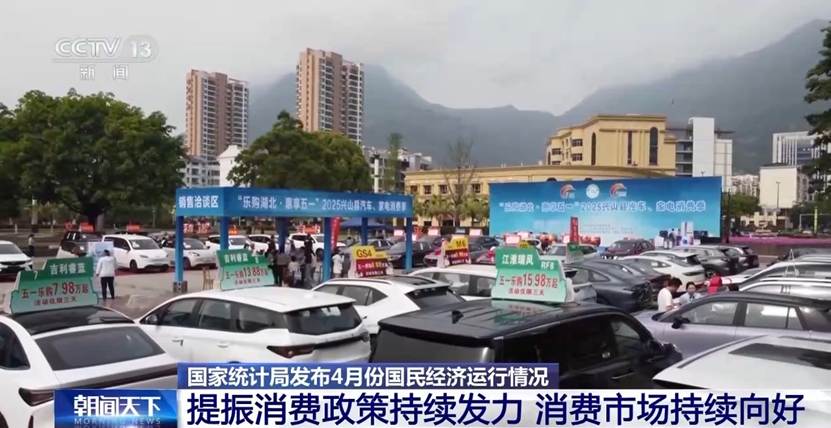 路上有許多車 AI 生成的內(nèi)容可能不正確。
