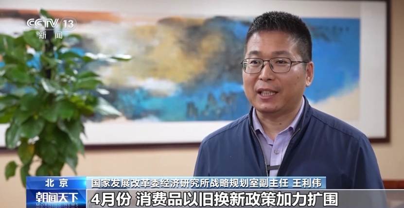 男人的照片上寫(xiě)著字 AI 生成的內(nèi)容可能不正確。